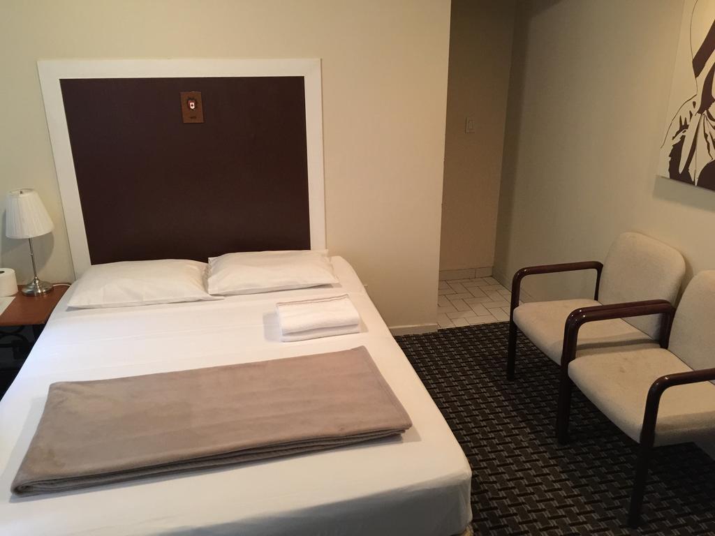 Adas Guesthouse Toronto Chambre photo