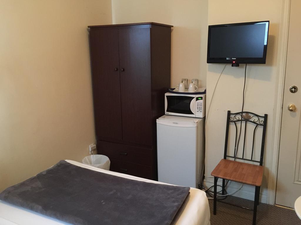 Adas Guesthouse Toronto Chambre photo
